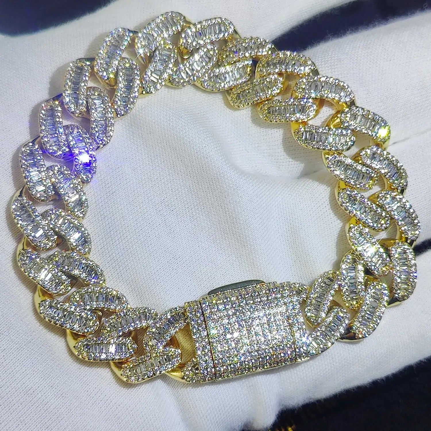 FrostKingz Iced Cuban Link Bracelet
