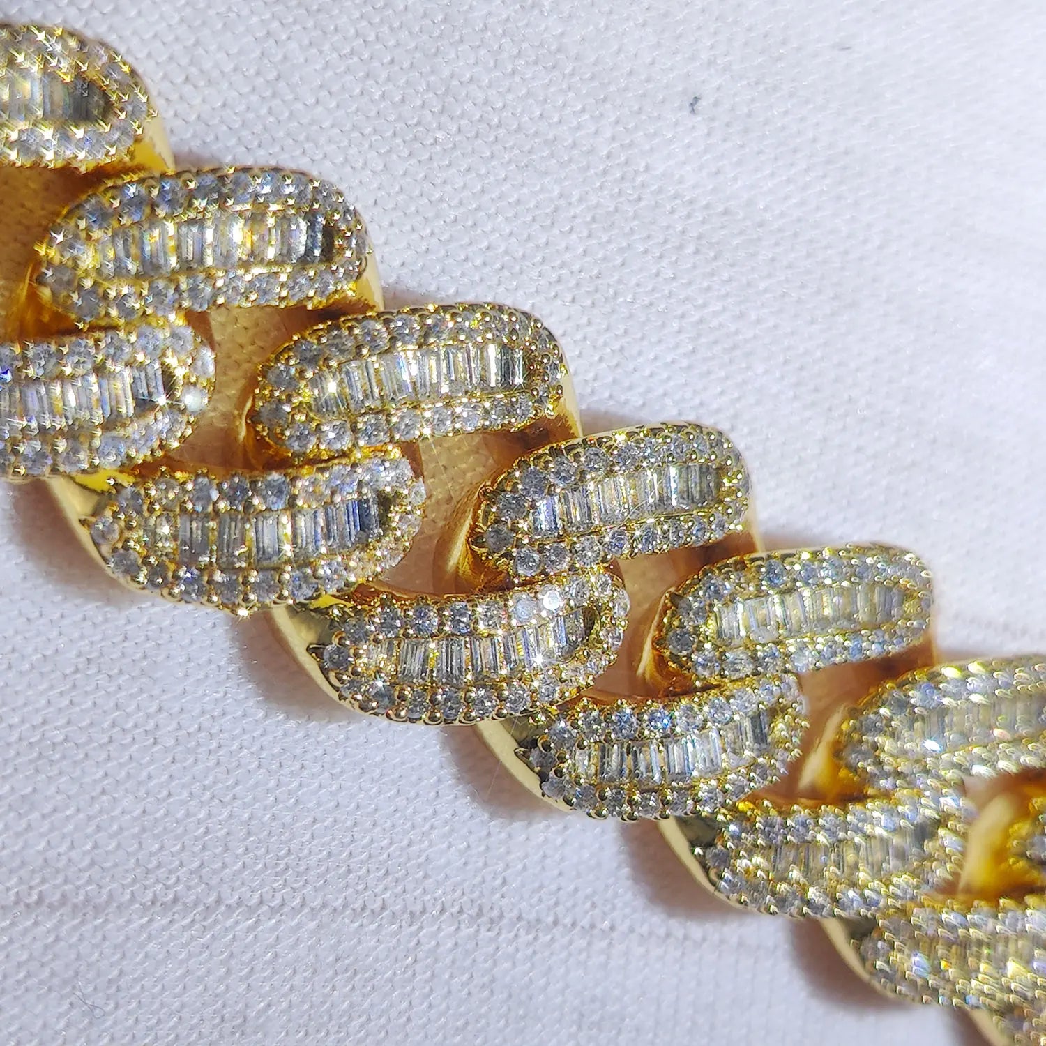 FrostKingz Iced Cuban Link Chain
