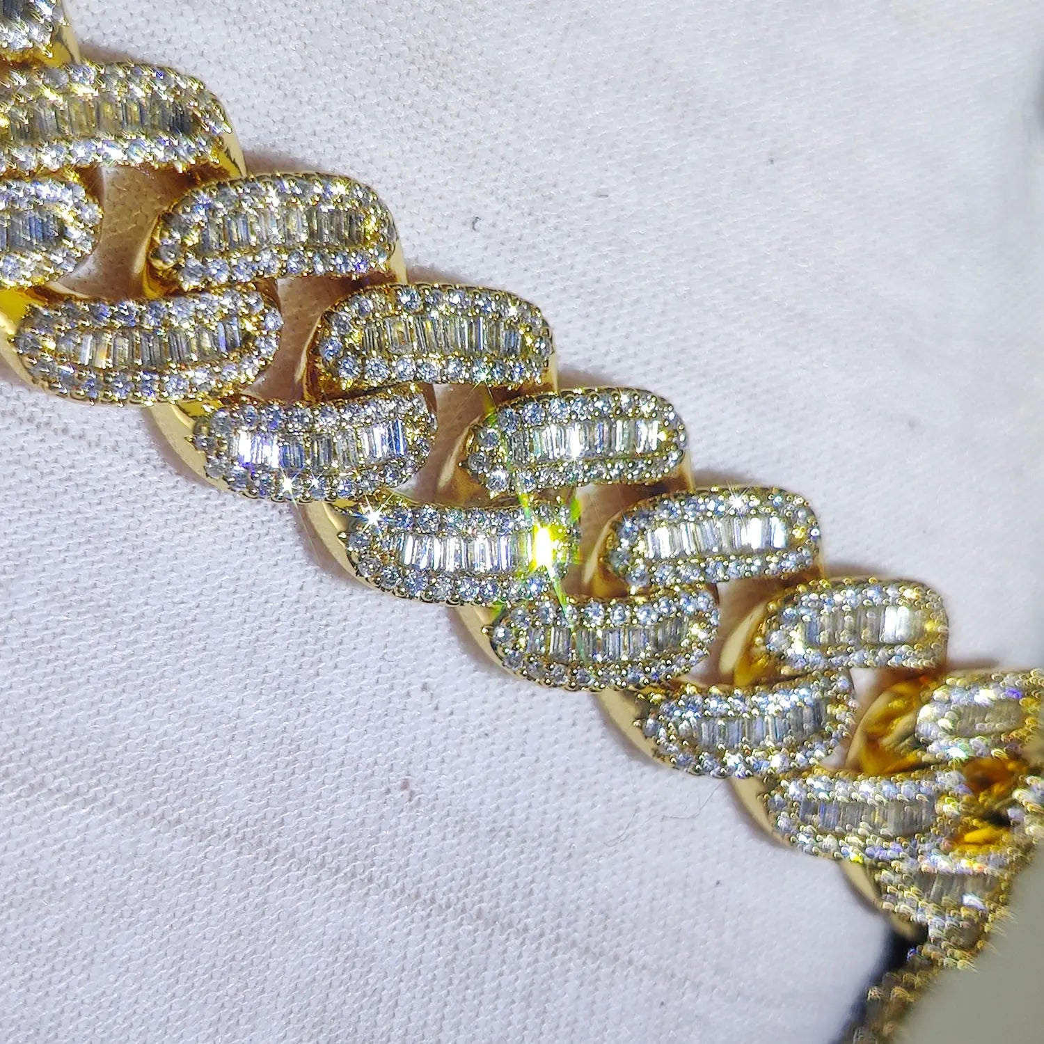 FrostKingz Iced Cuban Link Chain