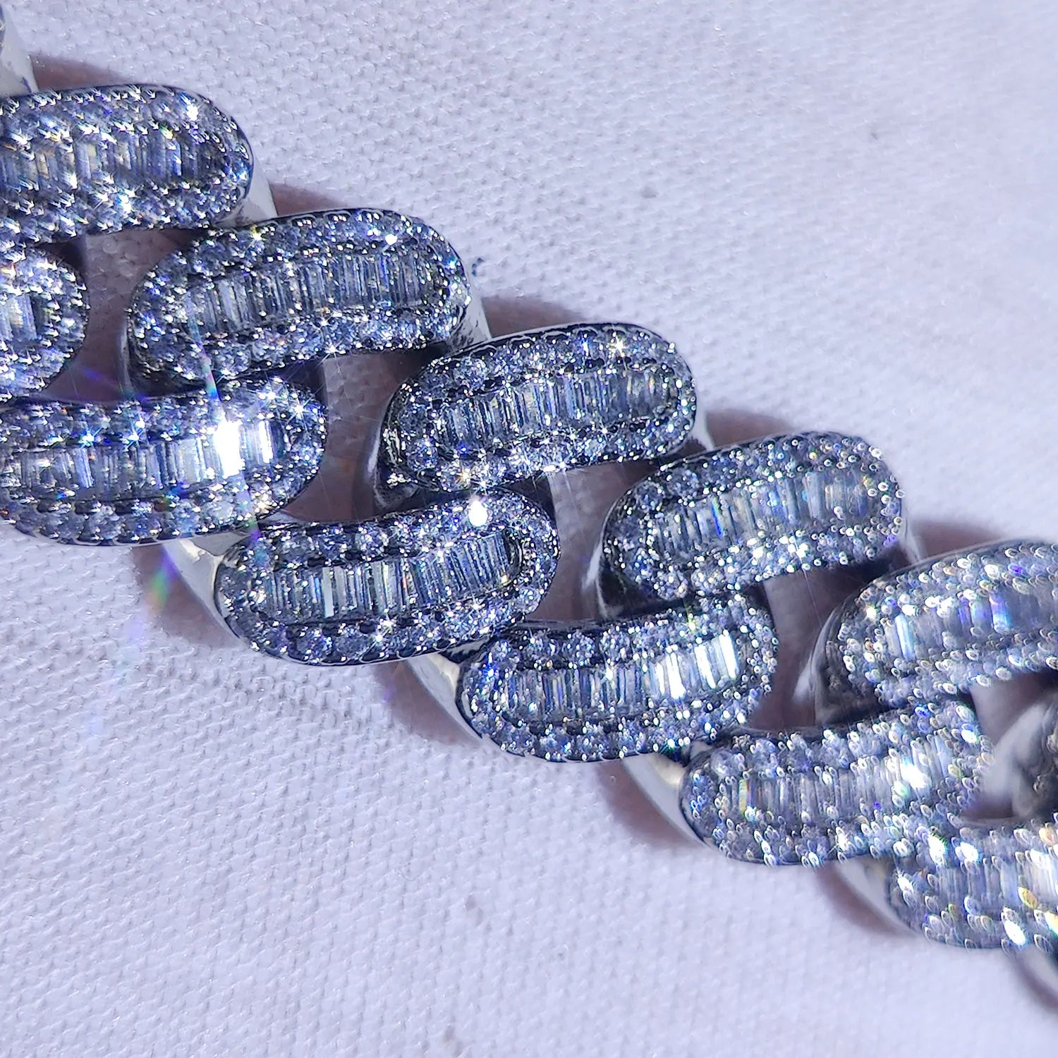 FrostKingz Iced Cuban Link Chain